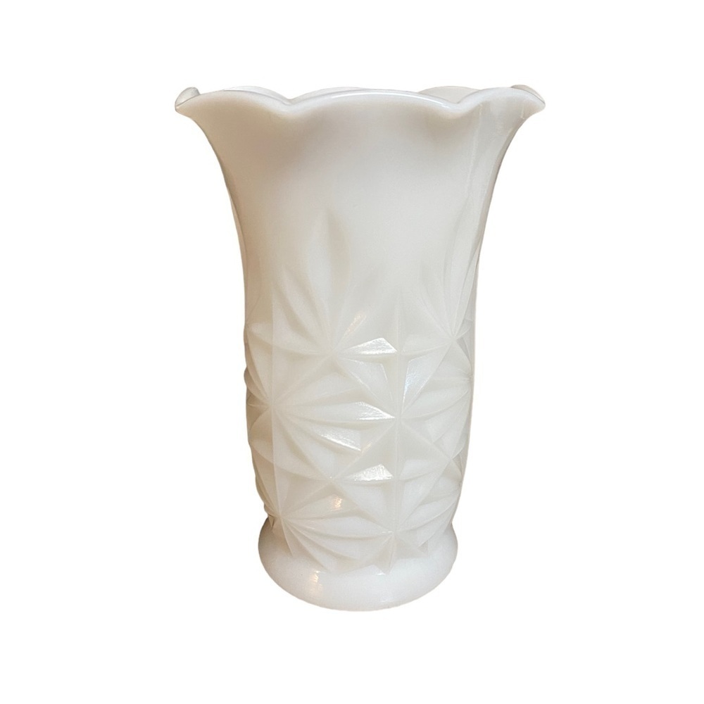 VINTAGE 1960’s Hazel Atlas Milk Glass Vase in Starburst white